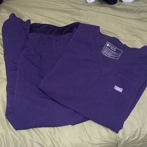 FIGS SCRUB SET PURPLE JAM MEDIUM TOP MEDIUM PETITE JOGGERS